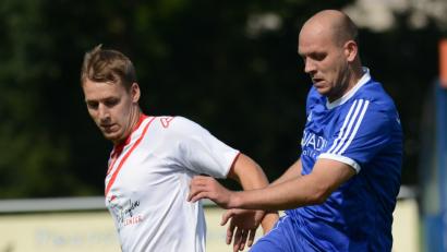 Bild: ham
Schmidgadens Spielertrainer Gordon Börner (rechts, Szene aus der Partie gegen Kleinwinklarn) sieht seine Truppe klar im Aufwind. Bei der SG Gleiritsch/Trausnitz soll der nächste Dreier her.