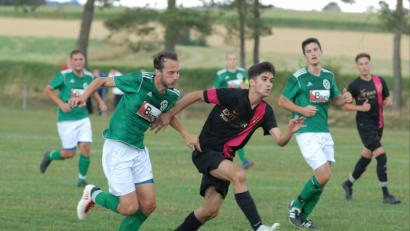 Bild: Rudi Gebert
Kreisklassen-Spitzenreiter SG Griesbach/Großkonreuth (links Marco Riedl beim 3:2-Sieg gegen den ASV Waldsassen im Laufduell mit Hasan Tigil) empfängt am Sonntag den SV Schönhaid.