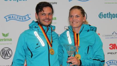 Bild: dl
Die Sportschützen Julia Simon und Benjamin Moser sind mit dem Luftgewehr Deutscher Meister im Mixed-Teamwettbewerb.