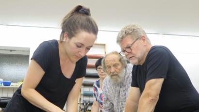 Bild: Hirsch
Christina Kirchinger (links) ist eine Spezialistin der Radierung.