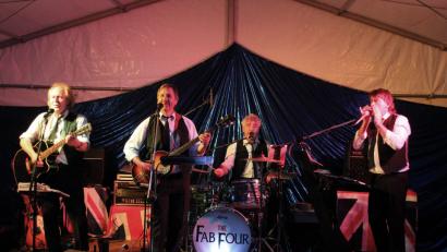 Bild: stg
Die Musik der Beatles, auch auch viele weitere Klassiker der 60er Jahre haben die Musiker von "Fab Four" im Gepräck.