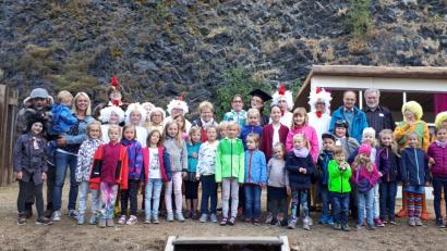 Bild: exb
Der Kinderkirchenchor Pressath ist zu Besuch beim Basalttheater in Parkstein.