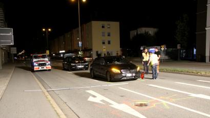 Bild: Alexander Auer
Um kurz nach 20 Uhr erfasste am Samstagabend dieser Mercedes die Fußgängerin auf der Landshuter Straße in Regensburg.