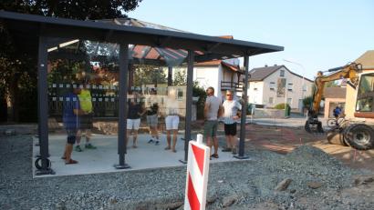 Bild: sne
Ein Glaspavillon soll als Infoquelle dienen und Mitteilungen der Stadt verbreiten.