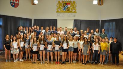 Bild: Andreas Kleinhenz
Die Gold-Absolventen des Nordbayerischen Musikbundes mit Bundesjugendleiter Michael Botlik (rechts).