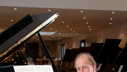 Bild: exb
Professor Wolfgang Manz ist ein gefragter Solist und Musikpädagoge. Die Teilnehmer eines Meisterkurses in Bad Steben geben mit ihm ein Konzert im Egerland-Kulturhaus.