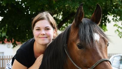 Bild: Petra Hartl
Anne Sophie Vogl ist seit Dezember Volontärin bei der Amberger Zeitung und Oberpfalz-Medien. Für die Serie „Mein schlimmster Ferienjob“ erinnert sich die 24-Jährige an ihre Zeit auf einem Ponyhof.