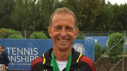 Bild: exb
Norbert Henn mit seinen Silbermedaillen.