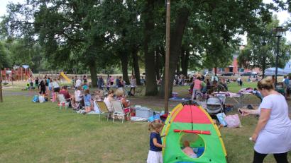 Bild: sne
Bücher, Klamotten und Spielsachen: Beim Grafenwöhrer Kinderflohmarkt ist für jeden etwas dabei.