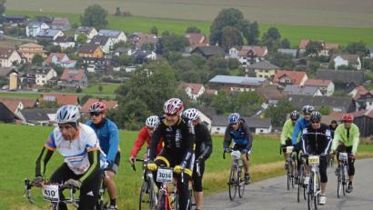 Bild: fz
Am Sonntag strampeln wieder Hunderte von Radfahrern auf den verschiedenen Strecken der Pirker Zoigltour. Die lange Strecke zählt erstmals zum Radmarathon-Cup-Deutschland.