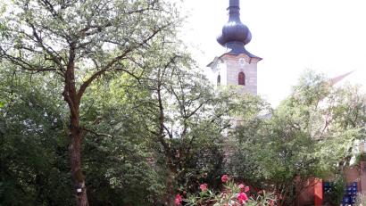Bild: ske
„Klangmalereien“ im Wurzer Pfarrgarten. Ein ungewöhnliches Erlebnis.