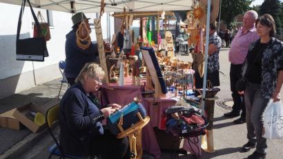 Bild: gz
Der Barthlmarkt bot auch Einblicke ins überlieferte Handwerk des Klöppelns.