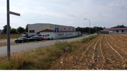 Bild: do
Auf eine baurechtlich sichere Grundlage soll die Bebauung im Gewerbegebiet Tremmersdorf (Bild) gestellt werden. Deshalb beschloss der Gemeinderat die formelle Ausweisung des Areals als Gewerbegebiet. Zum ersten Verfahrensschritt gehörte ein Aufstellungsbeschluss.