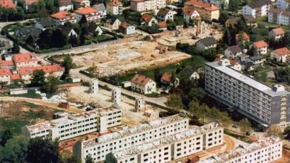 Bild: Georg Wachter
Die Housing Area während der Abbrucharbeiten aus der Vogelperspektive, rechts im Bild das Iduna-Haus, ein markantes Hochhaus im D-Programm.