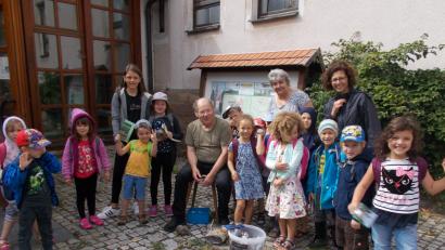 Bild: alr
Auch einen Besuch der archäologischen Ausstellung im ehemaligen Schulhaus bietet das „Haus der kleinen Füße“ für Kinder an.