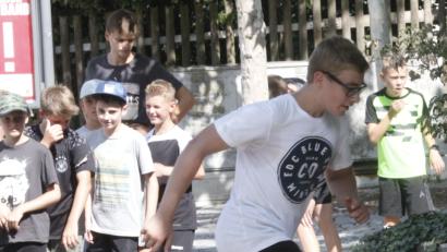 Bild: Hirsch
Mit seinen Mauern und Steinquadern bietet der Kolpingplatz das ideale Trainingsgelände für „Parkour-Läufer“.