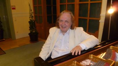 Bild: tie
Der Norweger Einer Stehen Nöckleberg spielt in Nittenau Werke seines Landsmanns Edvard Grieg.