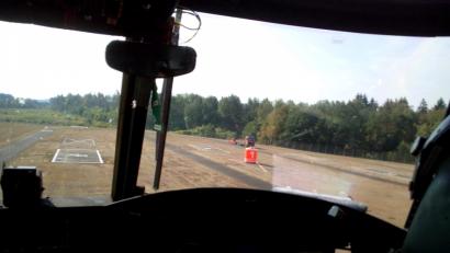 Bild: mor
Der Chinook-CH 47-Hubschrauber fliegt an, um den Brand im Grafenwöhrer Truppenübungsplatz zu löschen.