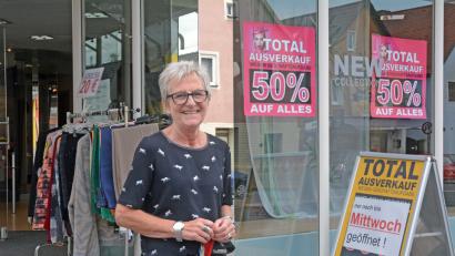 Bild: Gabi Schönberger
Am Mittwoch war letzter Verkaustag bei Mode & Leder. Nach 20 Jahren schließt Marianne Pausch ihr Geschäft für Frauen-Bekleidung.