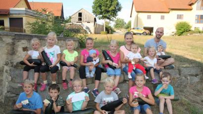 Bild: frd
Die Kinder haben riesige Zuchinis gezüchtet, dafür gab es Gutscheine und eine zünftige „Pizza- Party.