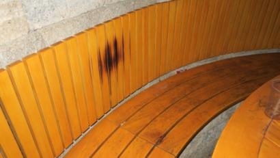 Bild: exb
Für die Allgemeinheit bestimmten Sitzmöbel nehmen durch Zündelei Schaden. 	Bild: Polize