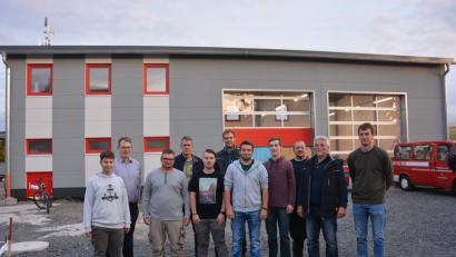 Bild: jr
Zum Dank für den bisherigen Einsatz beim Bau des neuen Gerätehauses hatte die Feuerwehr Groschlattengrün zu einem Kameradschaftsabend eingeladen. Kommandant Stefan Heindl (rechts) zeigte sich optimistisch, dass der Zeit- und Kostenplan eingehalten werden kann.