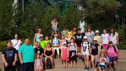 Bild: exb
Mit SPD-Stadtrat Helmut Zeitler (Dritter von rechts) reisten Kinder und Familien in den Playmobil-Fun-Park nach Zirndorf.
