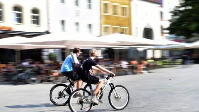 Bild: Petra Hartl
Schnelles Fahrrad fahren in der Altstadt ist gefährlich und nicht erlaubt, doch geahndet wird es kaum.