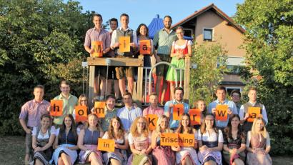 Bild: ral
Sie sind mit de Hauptpersonen bei der Trischinger Kirwa: Die vierzehn Kirwapaare, die mit dem Austanzen des Kirwabaumes am Sonntag ihren großen Auftritt haben.