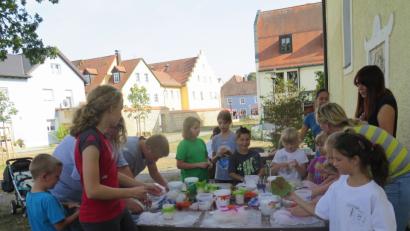 Bild: jzk
Viel Einfallreichtum und Kreativität beweisen die Buben und Mädchen beim Filzen.