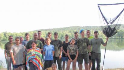 Bild: exb
Raus auf den Scharlsee zum Fischefangen. Das zweitägige Jugendcamp des Fischereivereins kommt bei den Jugendlichen an.