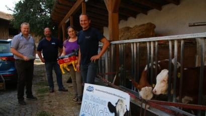 Bild: jrh
BDM-Vordenker Werner Reinl (von links) mobilisiert seine Milchbauern Hubert Meiler sowie Anja und Christian Beutner.