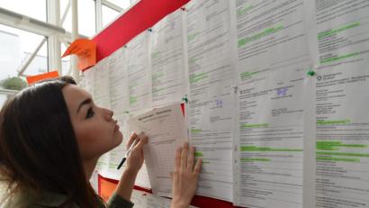 Bild: Petra Hartl
Viele Firmen buhlen auf dem Ausbildungsmarkt um Bewerber. Diese haben bei dem Angebot die Qual der Wahl das Richtige für sich zu finden.