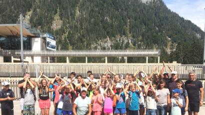 Bild: es
Mit zehn Betreuern des TSV Tännesberg erlebten 31 Kinder ohne ihre Eltern beim mehrtägigen Trainingscamp in Inzell erlebnisreiche Tage. Der Wunsch nach einer Neuauflage im nächsten Jahr ist deshalb bei allen groß.Fritz Fischer mit blauen-grauen T-Shirt ist vorne in der Mitte.