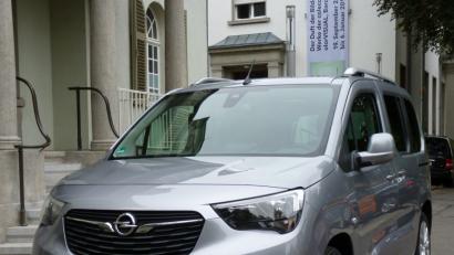 Bild: bz
Mit dem typischen Opel-Gesicht setzt sich die Marke mit dem Blitz von den Konzern-Brüdern aus dem Hause Peugeot und Citroen ab.