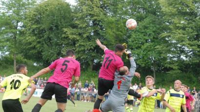 Bild: Rudi Gebert
Der FC Tirschenreuth muss am Samstag in der Partie beim ATS Kulmbach auf Top-Stürmer Anthony Hofweller (Nummer 11) verzichten.