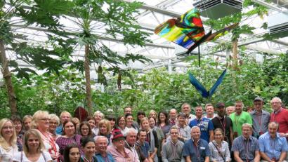 Bild: do
Viel Abwechslung gab es beim Betriebsausflug der Verwaltungsgemeinschaft Eschenbach. Unser Bild zeigt die Teilnehmer beim Besuch des spektakulären Tropen-Hauses „Klein-Eden“ in Kleintettau.