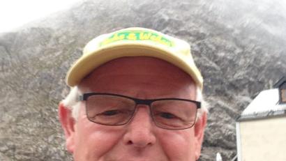 Bild: ü
Steinige Wege und hochragende Felsen: Robert Herl muss beider ältesten Fußwallfahrt Europas, dem „Bartlmä-Gehen“, steile Pfade bewältigen.