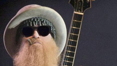 Bild: Blain Clausen
Der Nachfolger des gefeierten Solo-Vorgängers „Perfectamundo“ von 2015, auf dem Gibbons neue Wege ging und verstärkt auf afro-kubanische Elemente gesetzt hatte, markiert eine Rückkehr zum Blues.