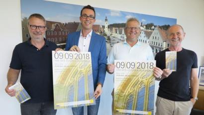 Bild: Hirsch
Architekt Alfred Popp, Tourismusbüro-Leiter Johannes Lohrer, Oberbürgermeister Andreas Feller und Felsenkeller-Beauftragter Werner Robold (von links) werben für den „Tag des offenen Denkmals“ am 9. September.