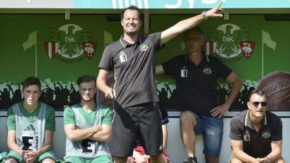 Bild: Ziegler
Engagiert an der Seitenlinie: Dominik Haußner, Trainer der DJK Ammerthal.