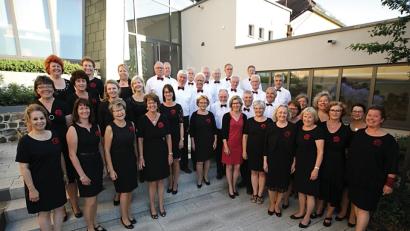 Bild: bey
Männerchor und Chor "Cantabile" mit Leiterin Elvira Kuhl sorgen für musikalische Vielfalt.