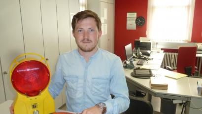 Bild: Portner
Moritz Popelka bewahrt nicht nur Brillen, Schmuck und Schlüssel im Fundamt auf, auch eine Baustellen-Warnleuchte und eine Schleppzange wartet noch darauf, vom Besitzer abgeholt zu werden.