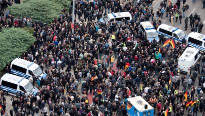 Bild: ---
Rund 4500 Menschen nahmen an einem Marsch von AfD, Pegida und Pro Chemnitz teil. Foto: dpa