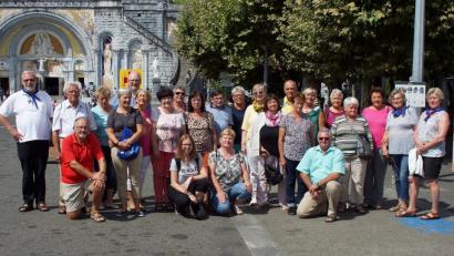 Bild: R. Kreuzer
Die Weidener Gruppe in Lourdes mit Pater Benedikt (links).