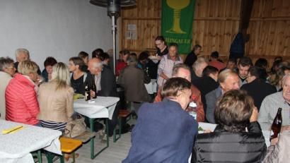 Bild: ral
Zufrieden waren die Besucher beim diesjährigen Weinfest der Kirwapaare.