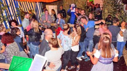 Bild: hai
Fetzige Musik lockt die Gäste auf die Tanzfläche.