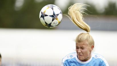 Bild: Ziegler
Wuchtige Kopfballabwehr von Natlie Meier vom TSV Theuern.