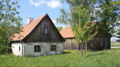 Bild: Stadt Tirschenreuth
Das Hirthaus mit der Hausnummer 16 in Hohenwald steht am Sonntag für alle Interessierten offen.