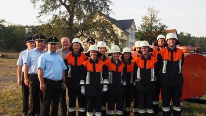 Bild: bk
Abschluss nach getaner Arbeit: Die Löschgruppe erhält Lob für ihre tadellose Leistung beim Test.